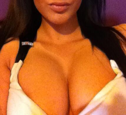 sonia belle brune vous propose massage